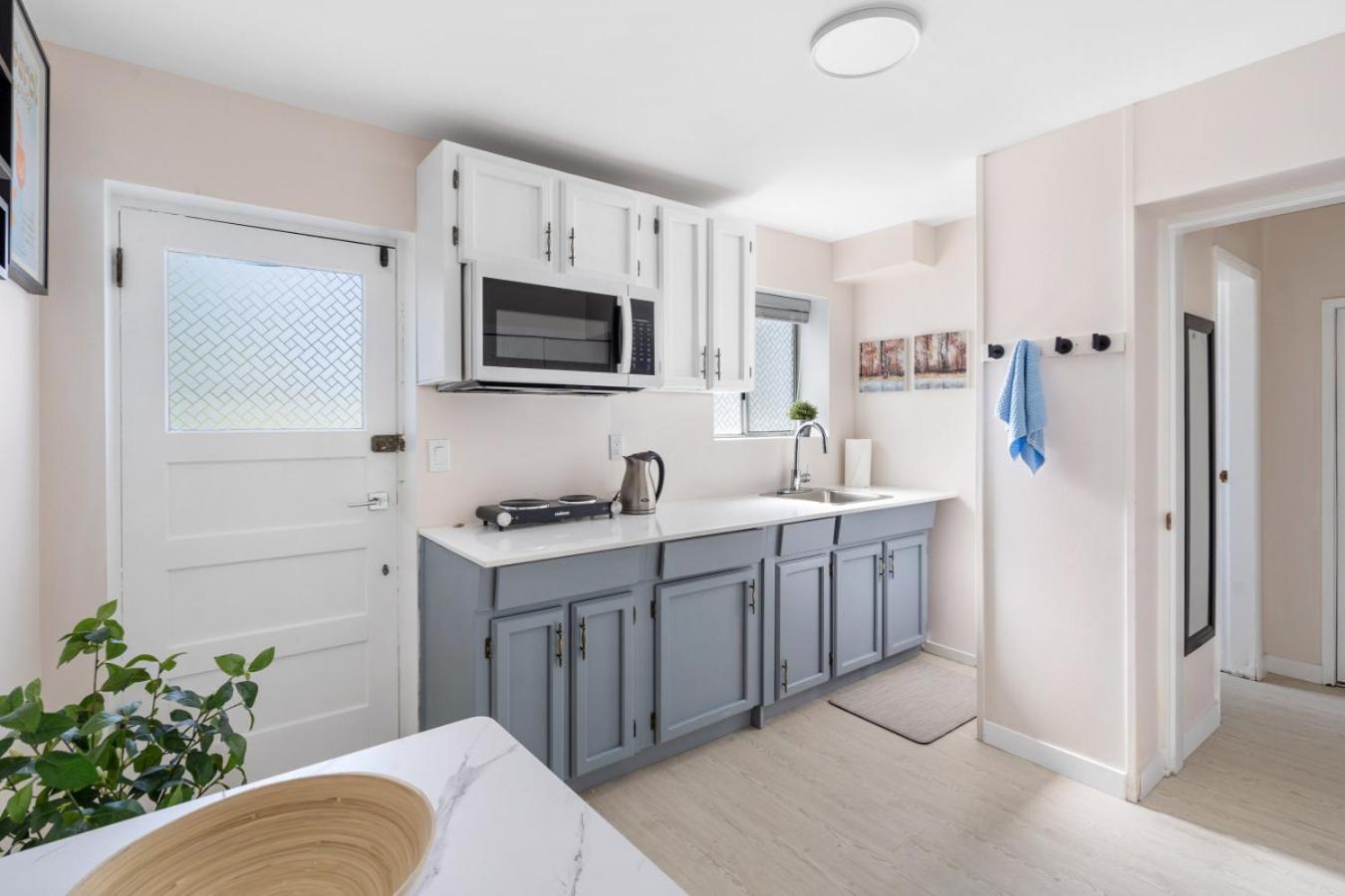 Spacious With Indoor Pool Vancouver