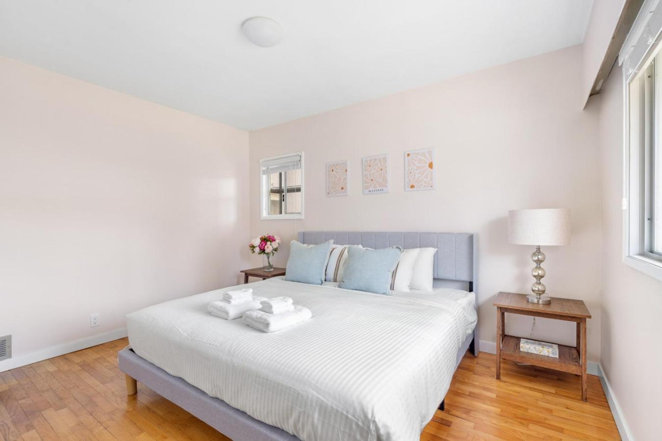 Ferienhaus Spacious With Indoor Pool Vancouver