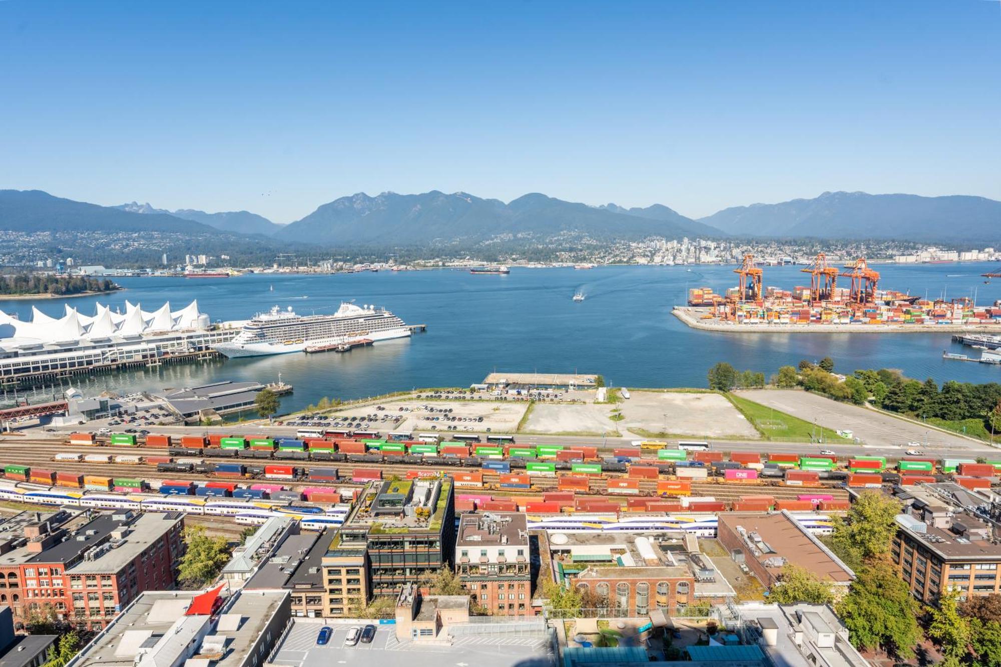 Bright And Airy 2br With Incredible Mountain Vista Apartment Vancouver