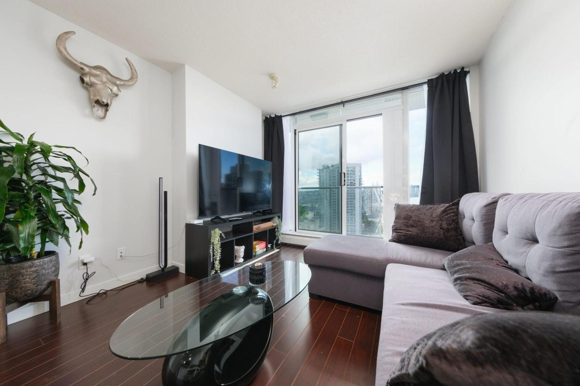 Luxury & Elegant In Location With Pool Jacuzzi & Sauna *