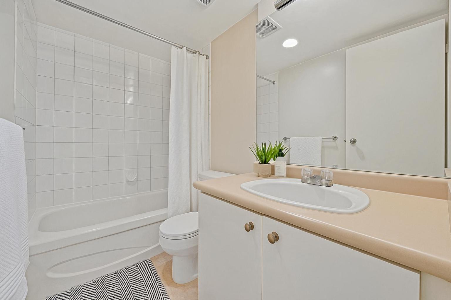 Spacious 2 Bedroom Urban Getaway With Modern Touches Apartment