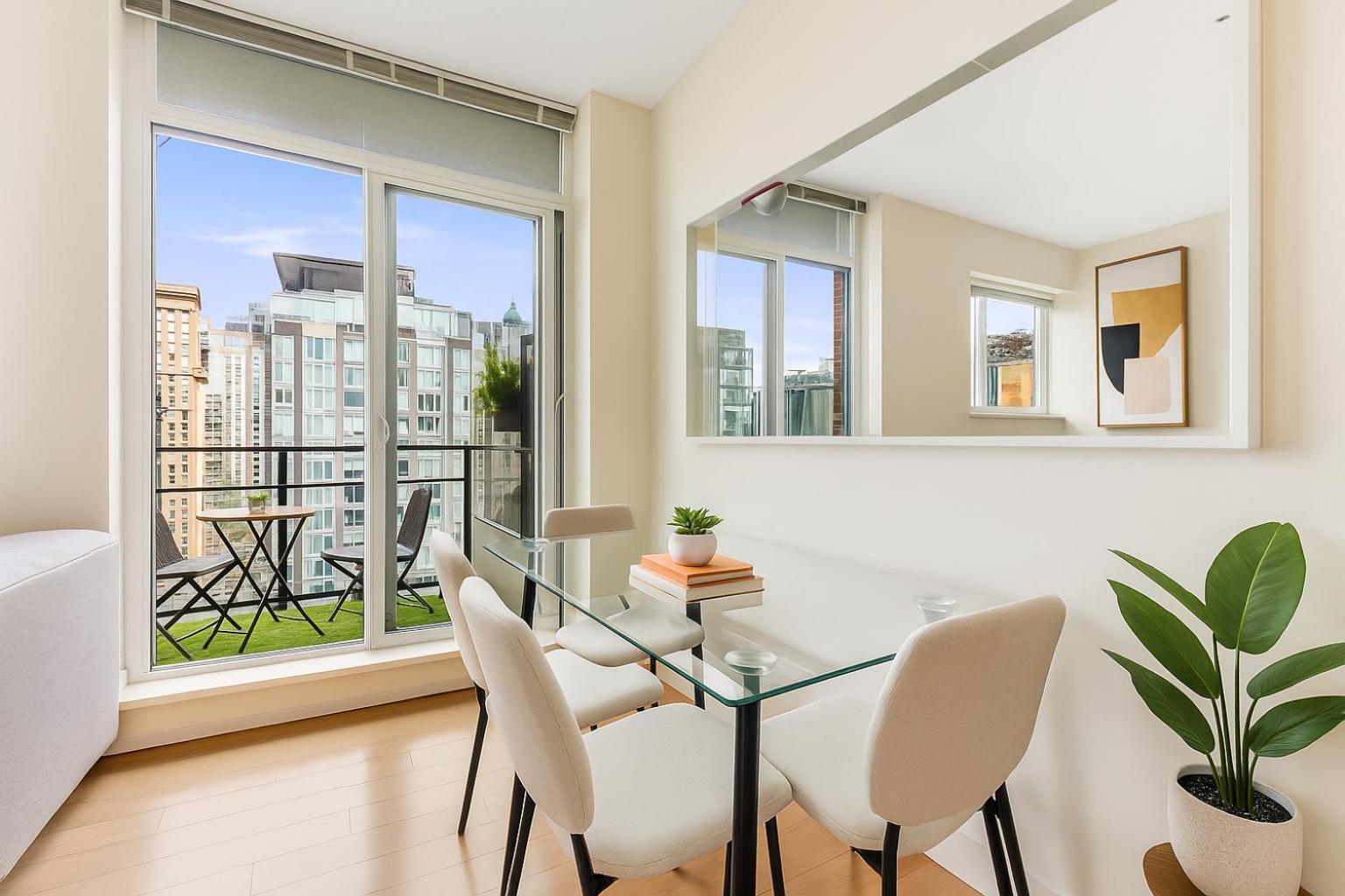 Apartment Elegant Downtown Walkable 1br