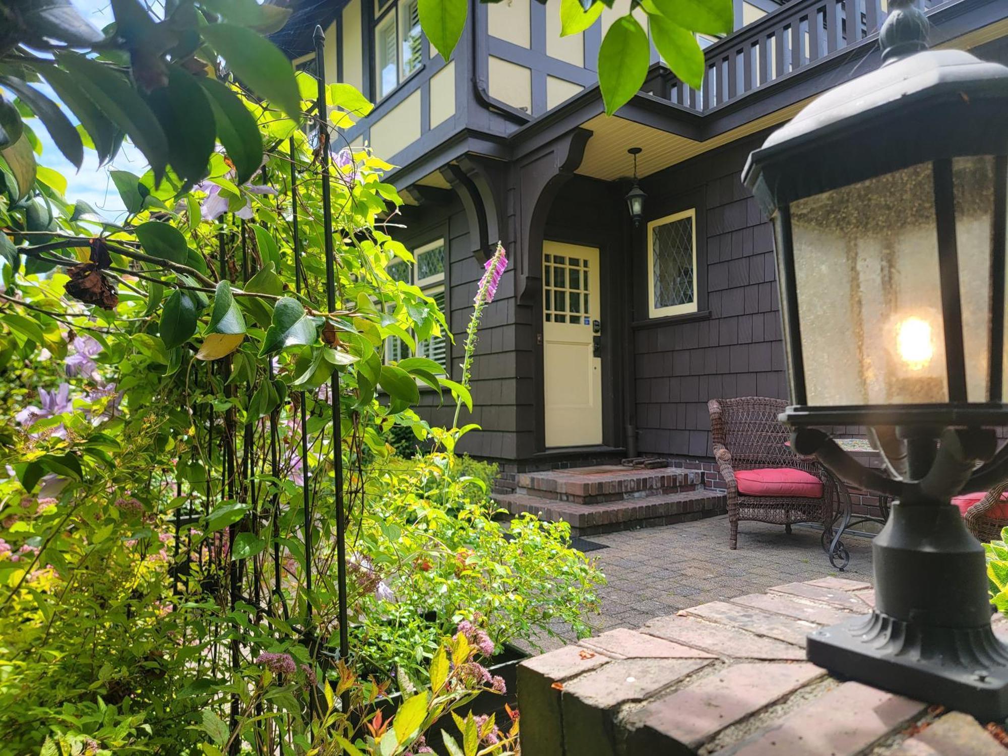 Guest house Shaughnessy Heritage Manor On Vancouver's Westside Vancouver