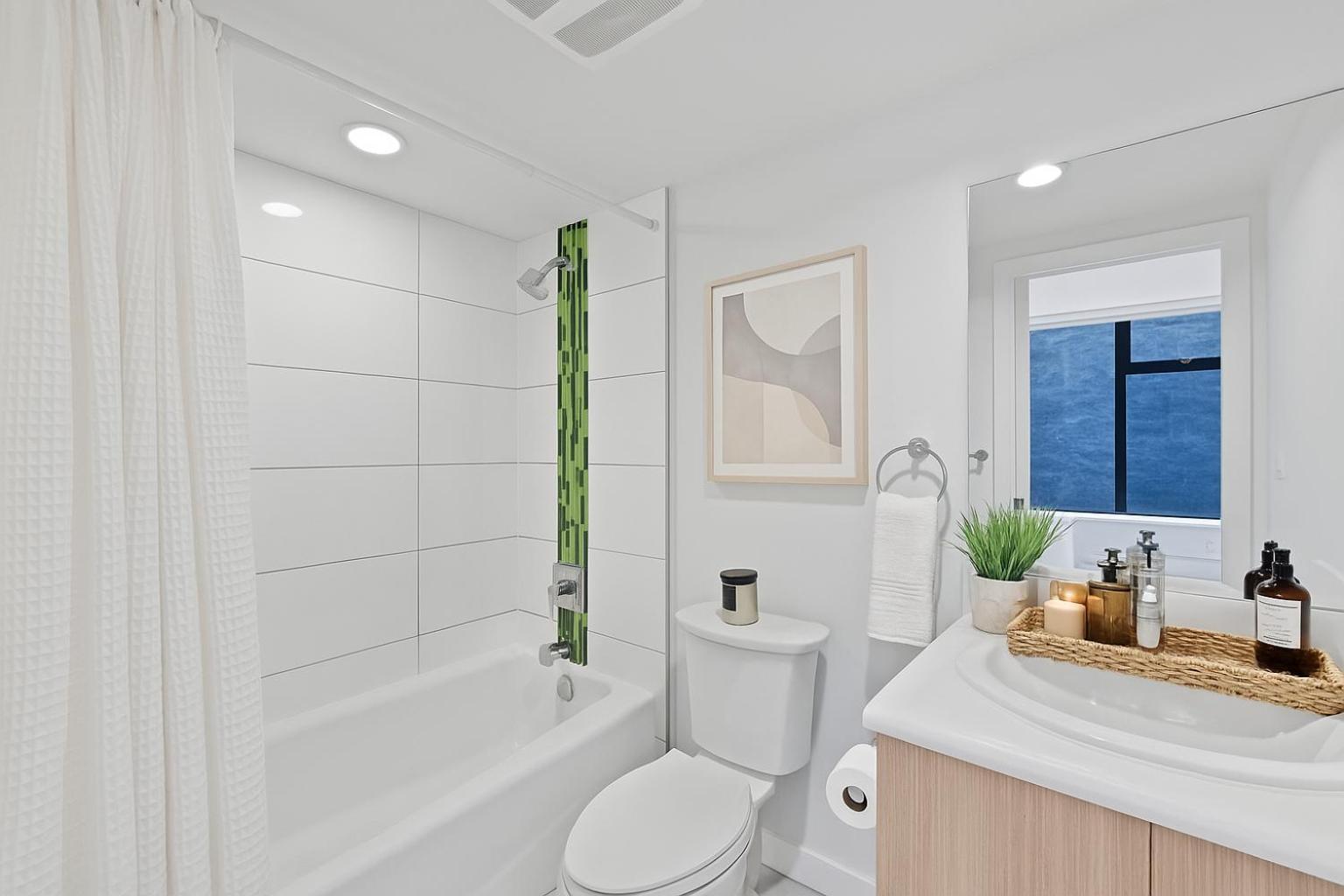 Cozy Urban Retreat 2br In Downtown Vancouver