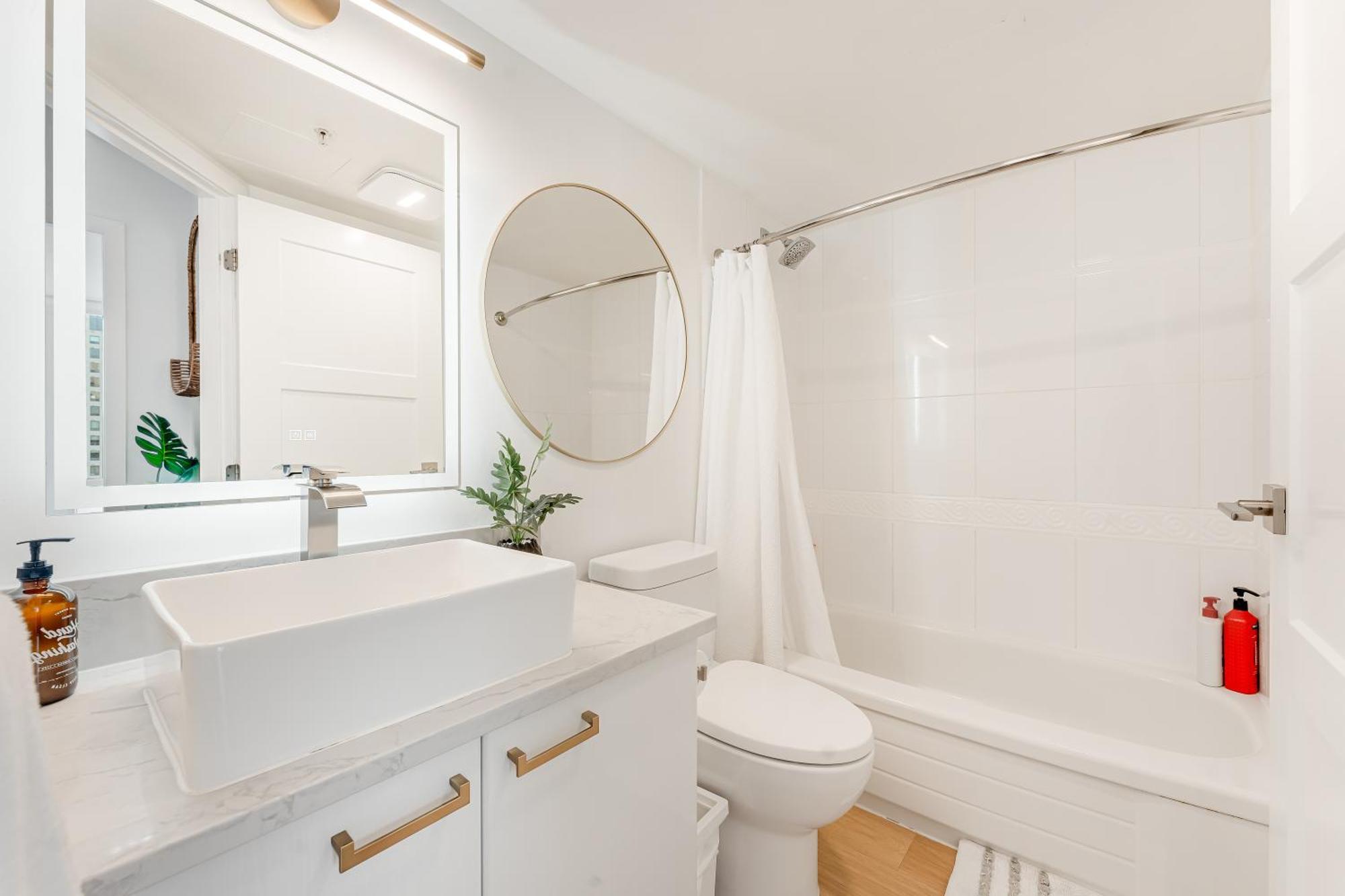 Upscale 2br Walkable To Attractions Apartment *