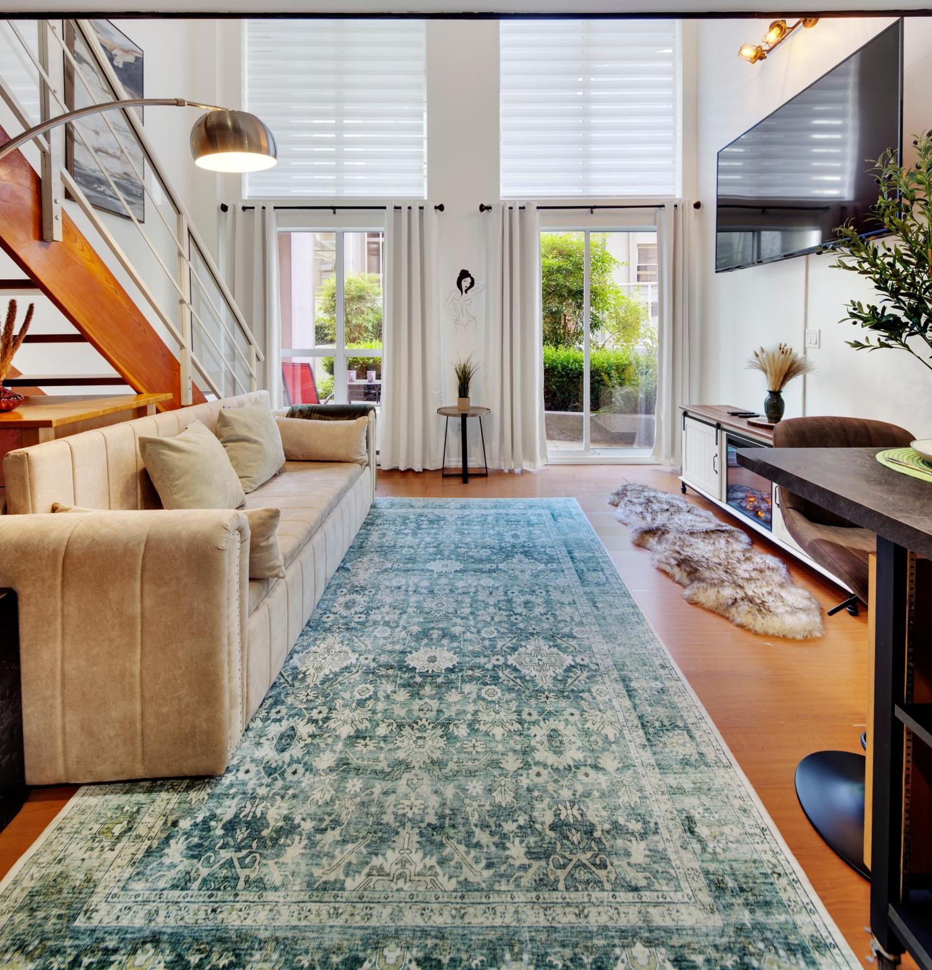 Apartment Cozy Two-story Loft In Downtown Vancouver