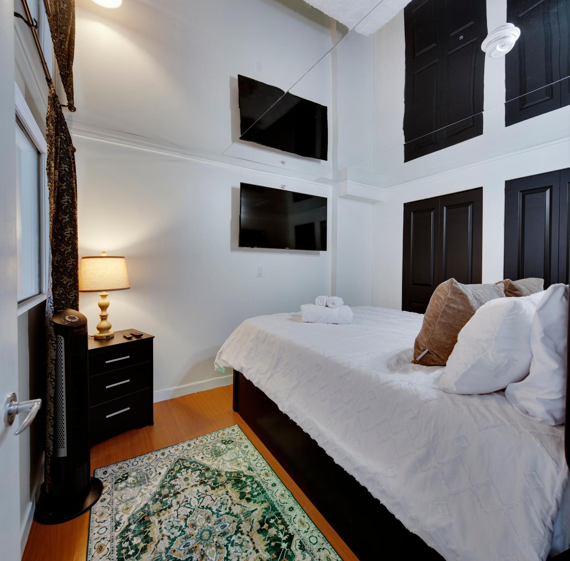 Cozy Two-story Loft In Downtown Apartment