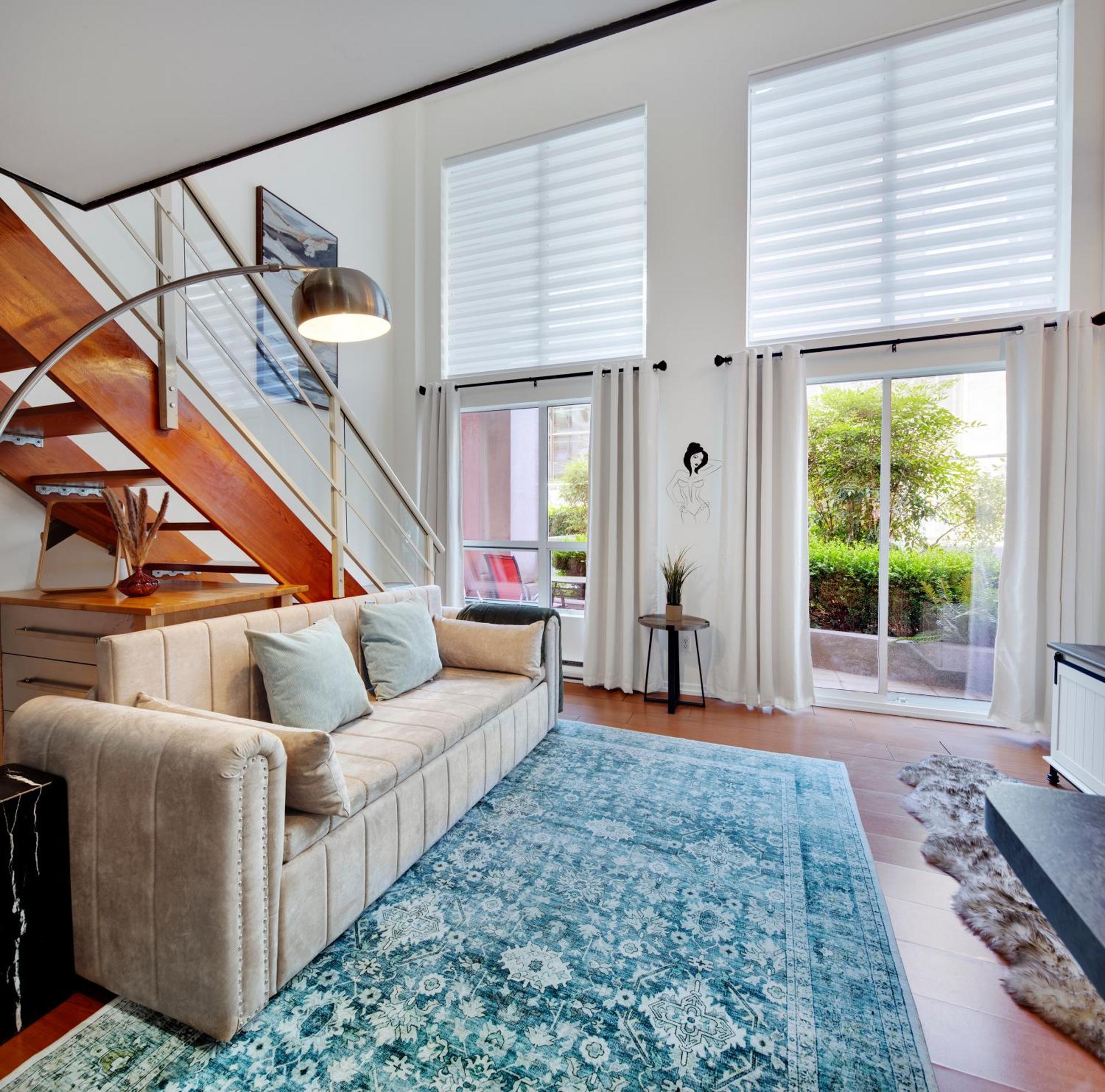 Cozy Two-story Loft In Downtown *