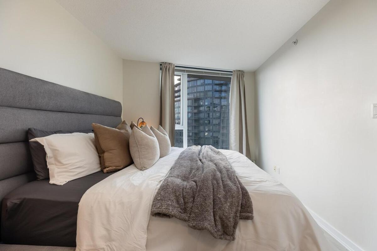 Cityview Condo With Pool And Workspace Near Rogers Arena For 7