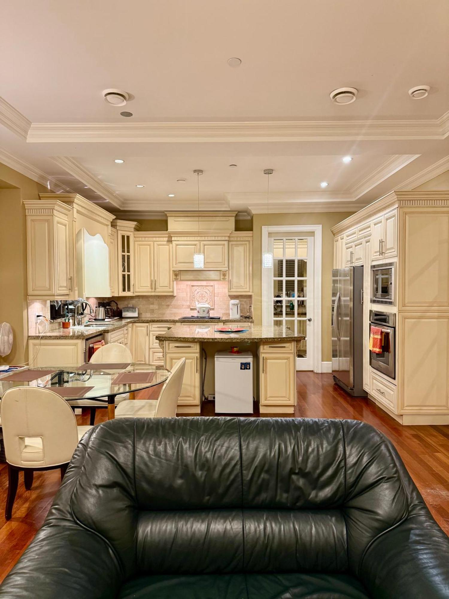 Peaceful Retreat In Arbutus