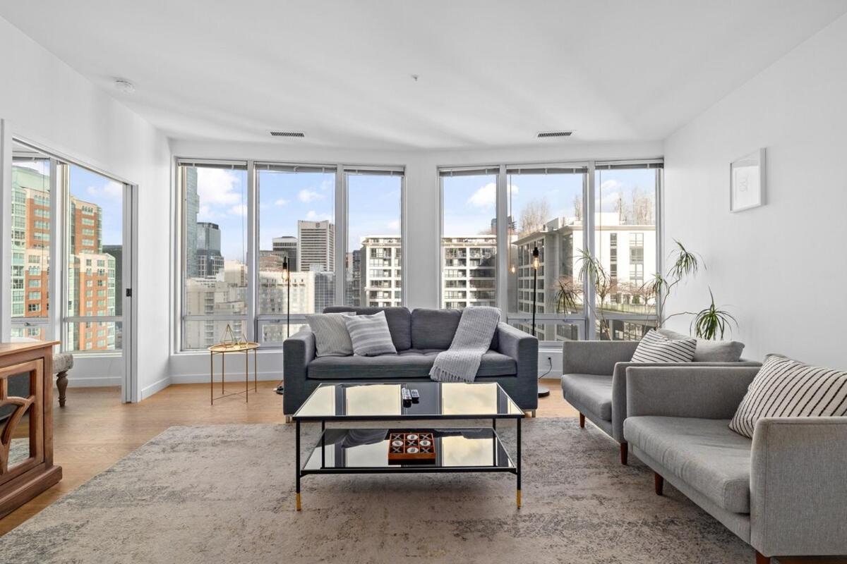 Apartment Downtown With Views Near Robson Square