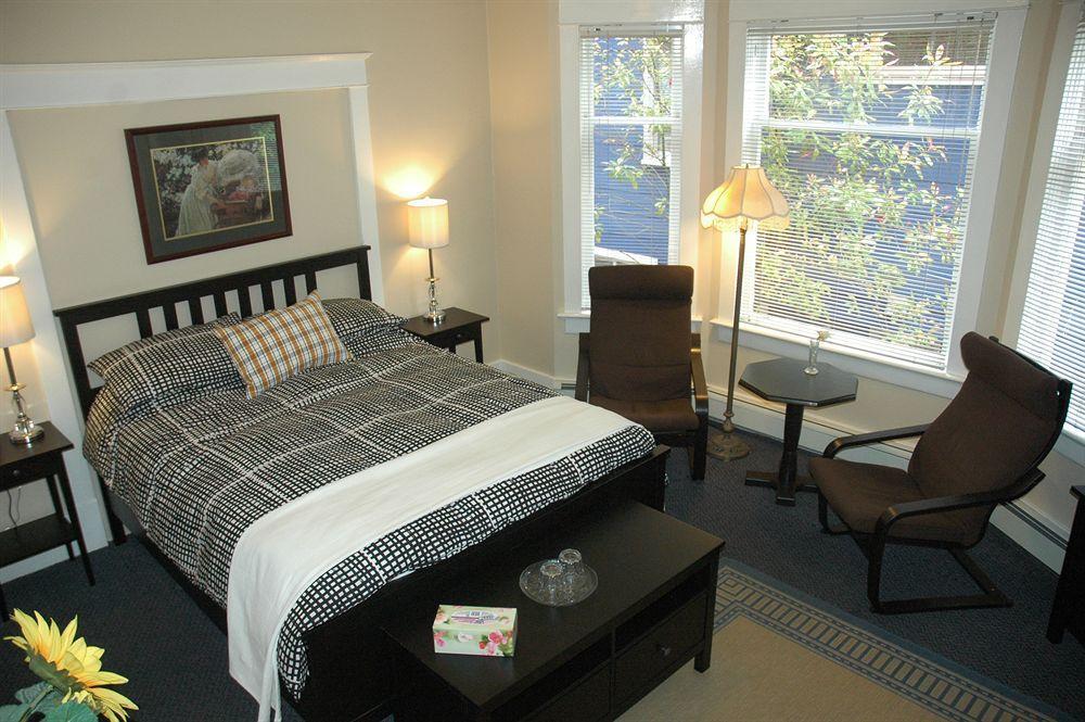 Douglas Bed & Breakfast Vancouver