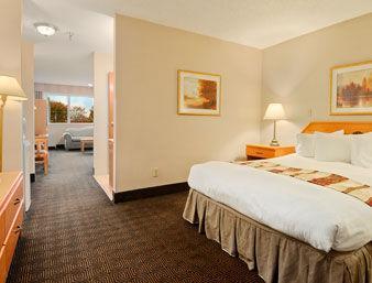Ramada Exhibition Park Hotel