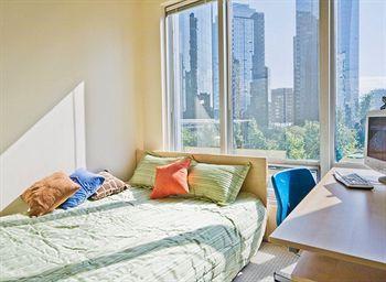 Hotel Mondeliving Vancouver