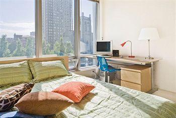 Hotel Mondeliving Vancouver