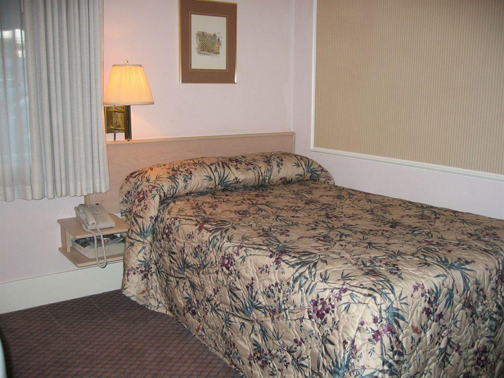 Kingston Hotel