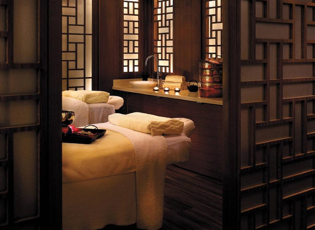 Shangri-la Serenity Apartment Vancouver