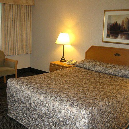 Ramada Exhibition Park 2*