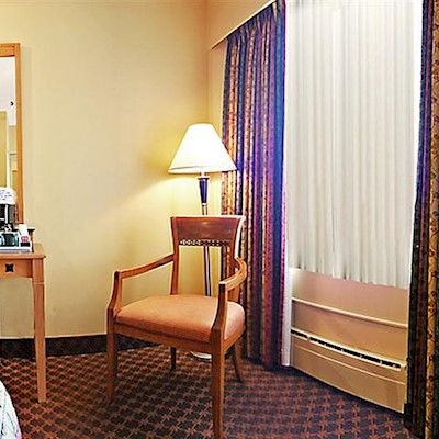 Howard Johnson By Wyndham Downtown