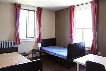 Hotel Mondeliving Robson Living
