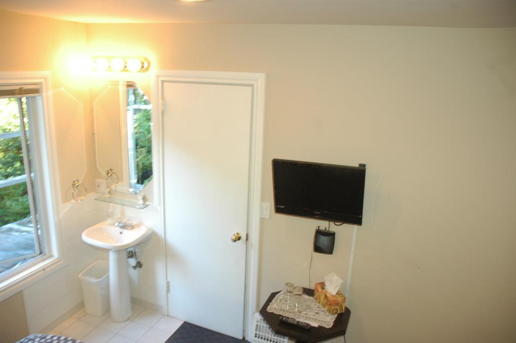 Cambie Bed & Breakfast 3*