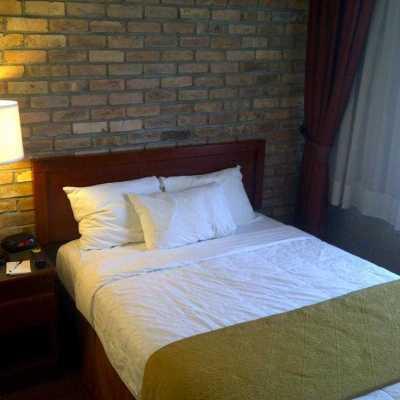 Quality Downtown-inn At False Creek Hotel 3*
