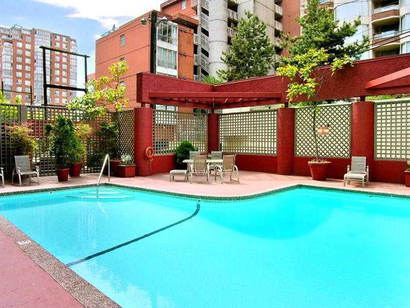 Hotel Quality Downtown-inn At False Creek 3*