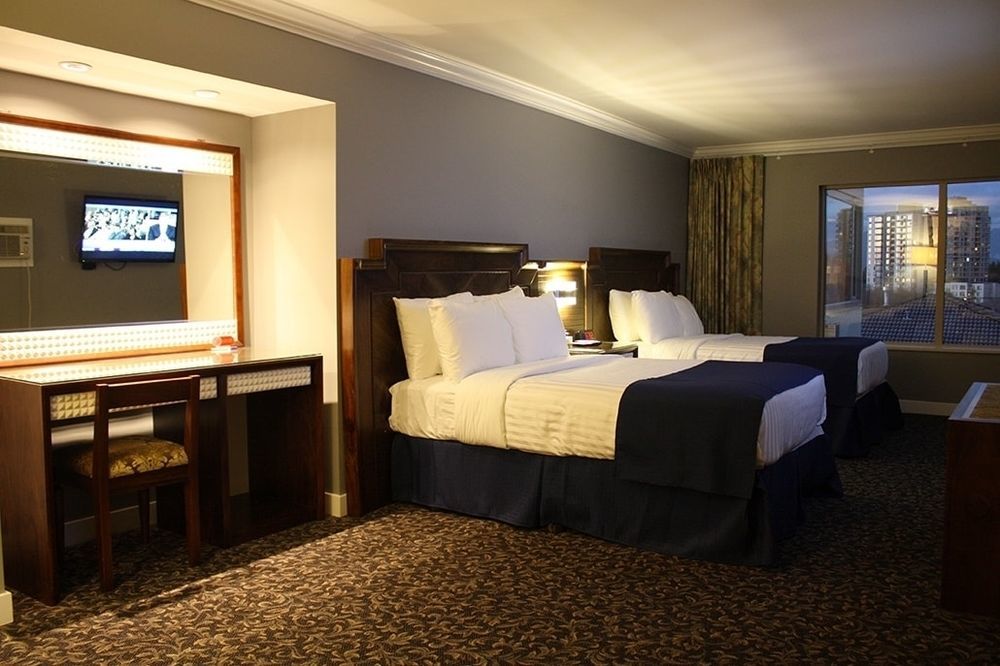 The Deluxe Hotel