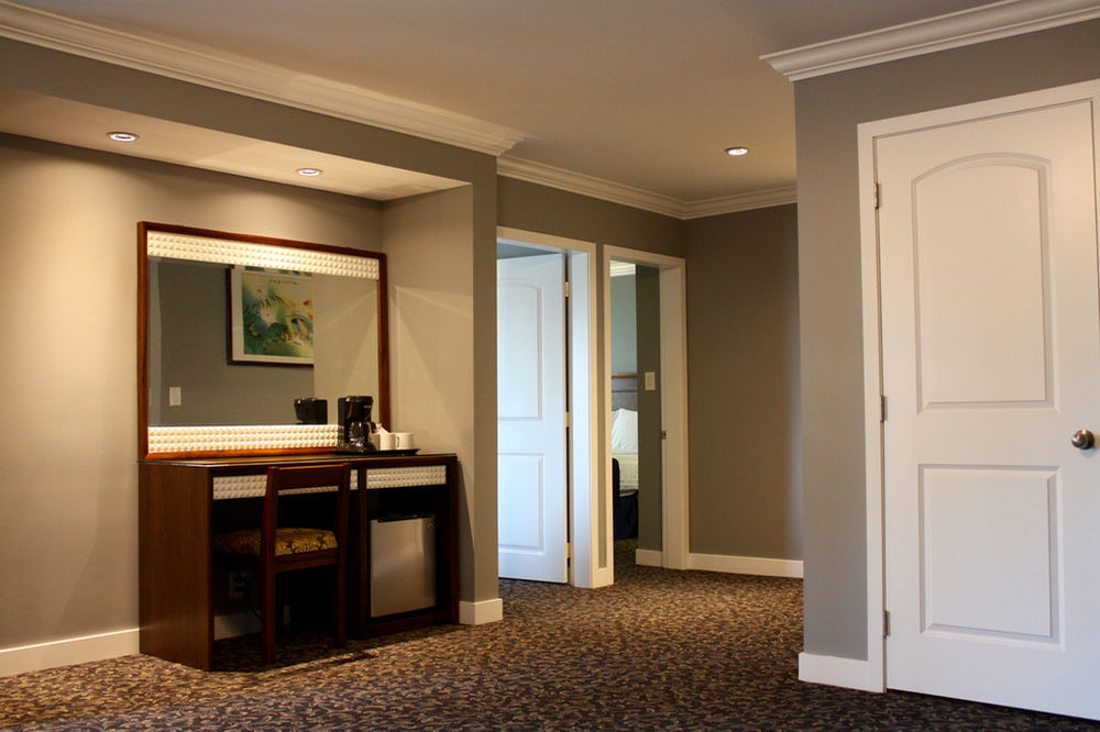 The Deluxe Hotel Vancouver