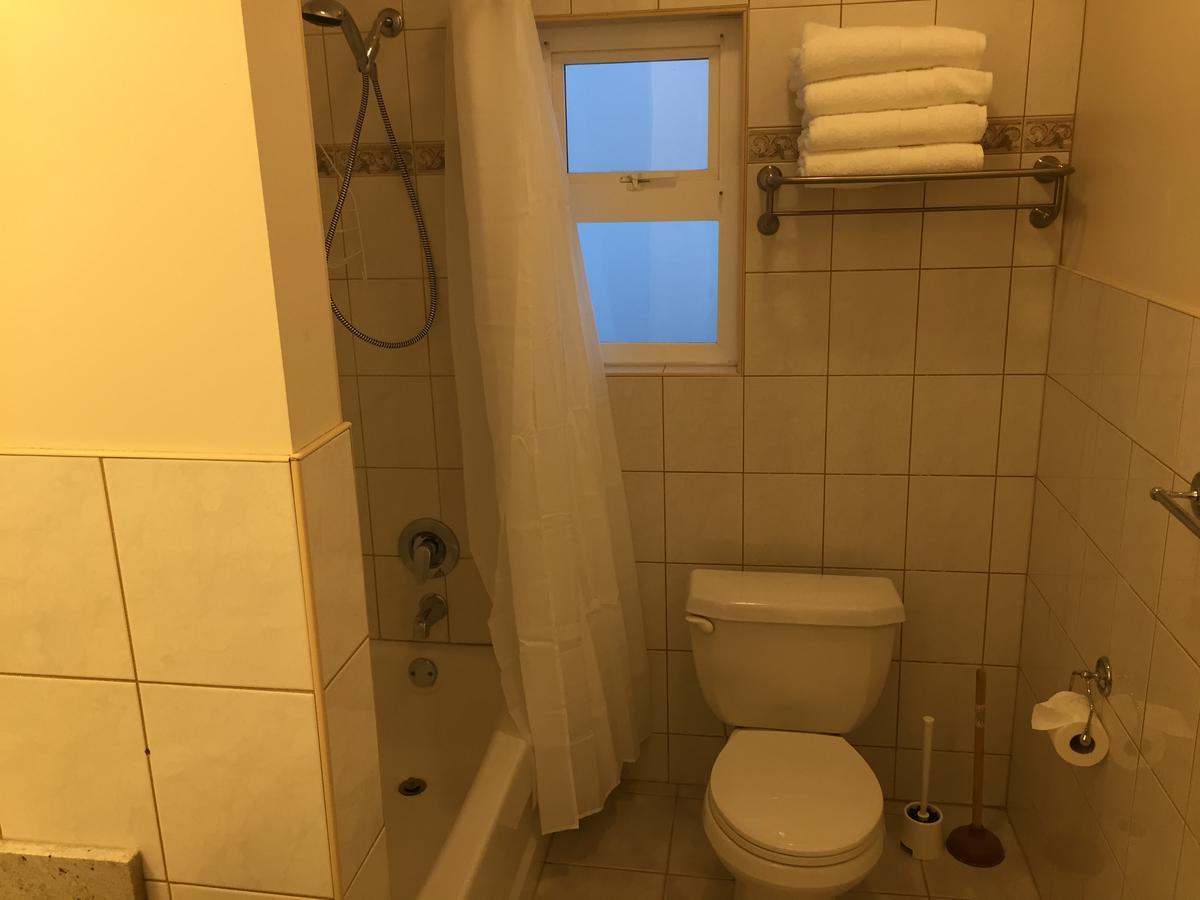 Gasthof Commercial Drive Suites
