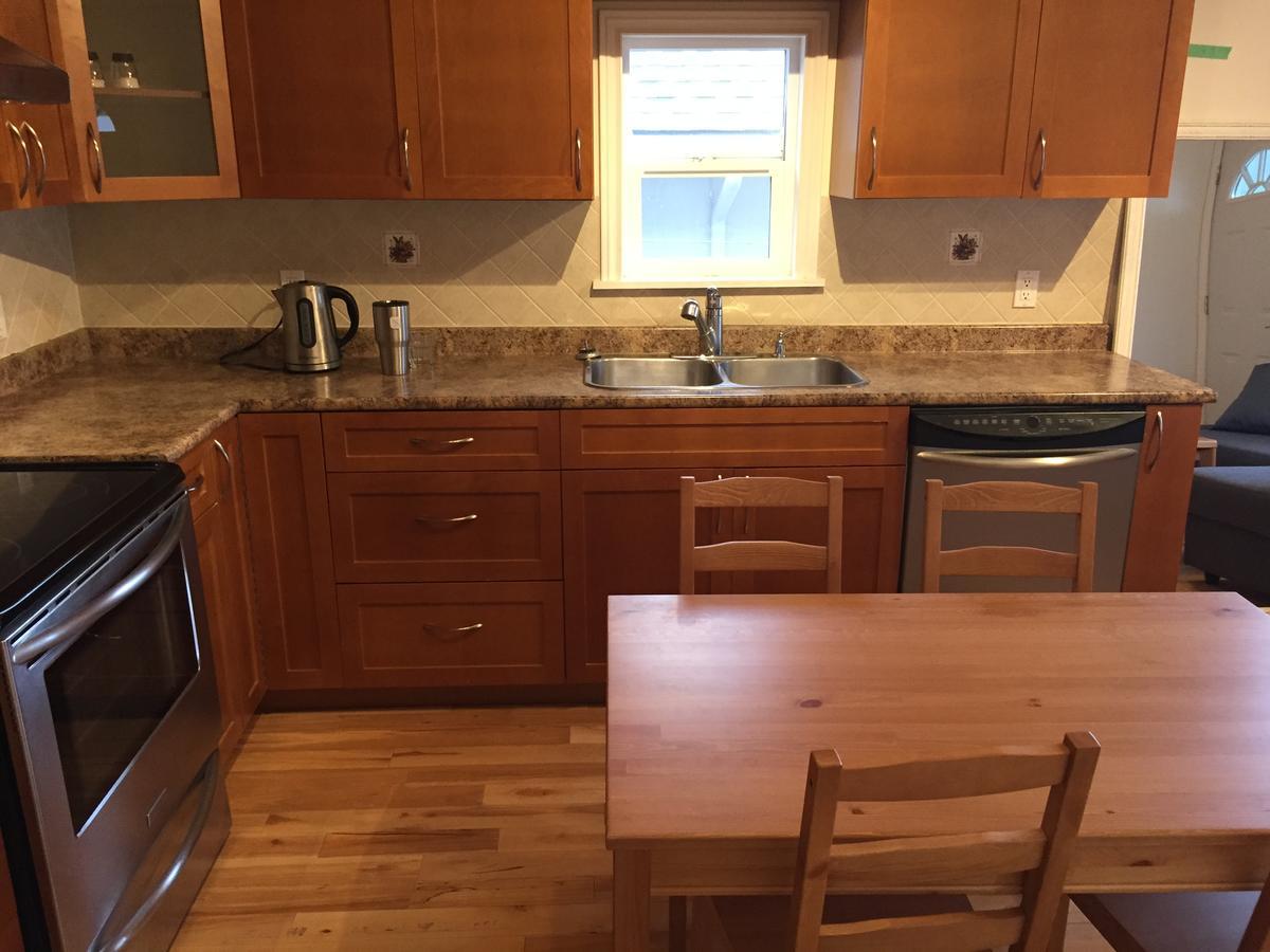 Commercial Drive Suites Gasthof *