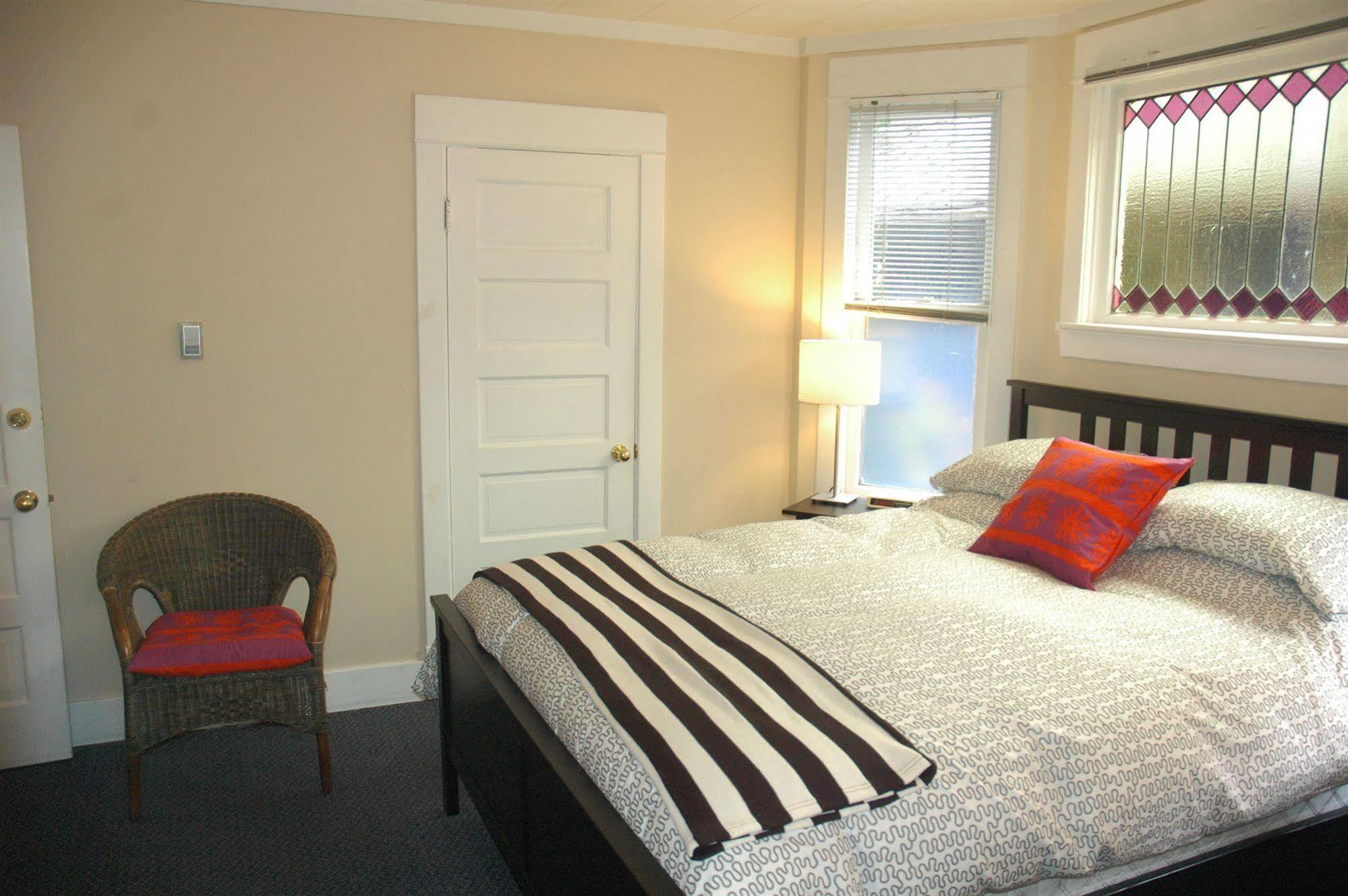Douglas Bed & Breakfast Vancouver
