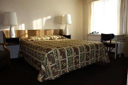 Motel 2400 2*