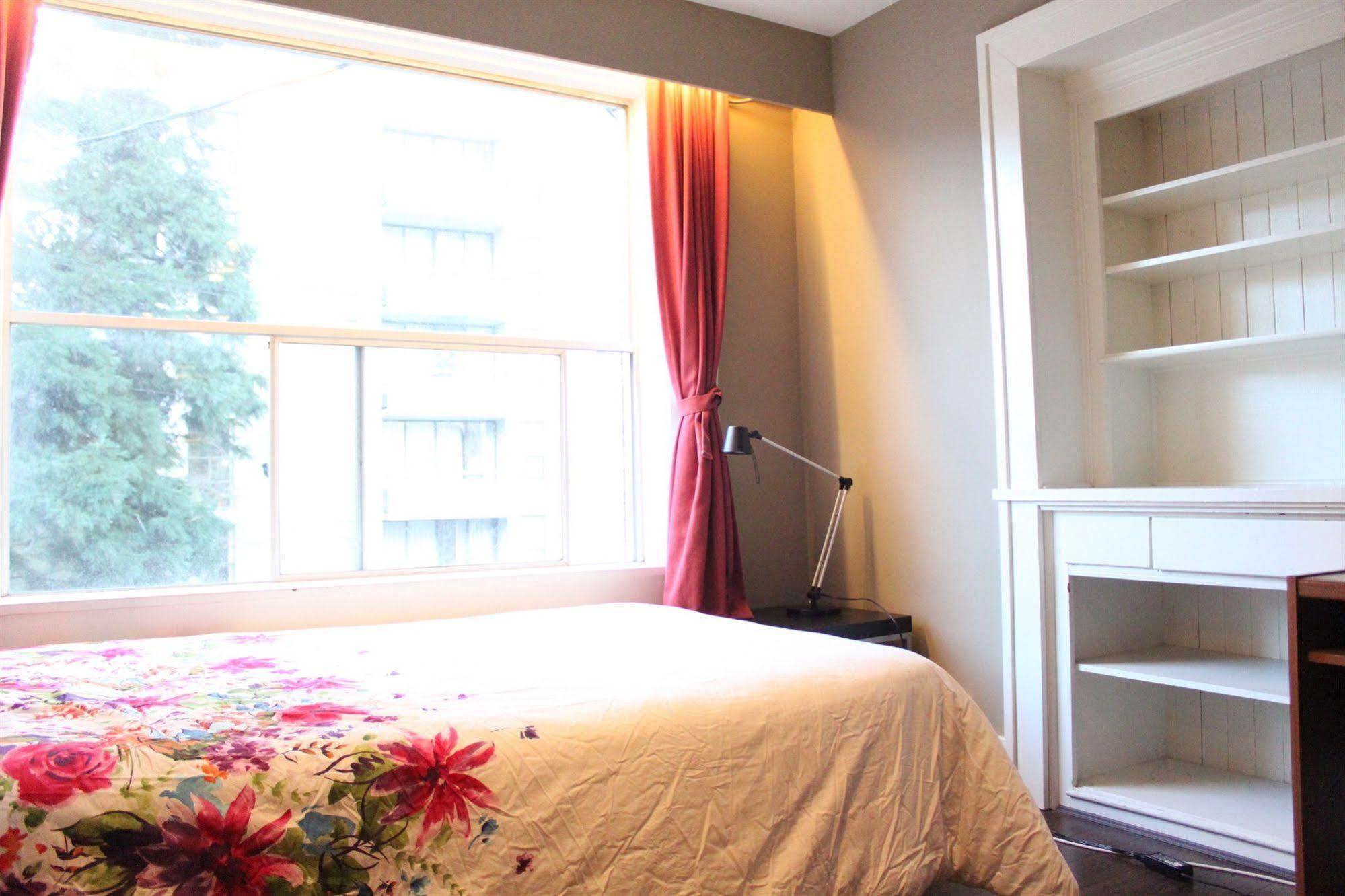 Hotel Mondeliving Robson Living *