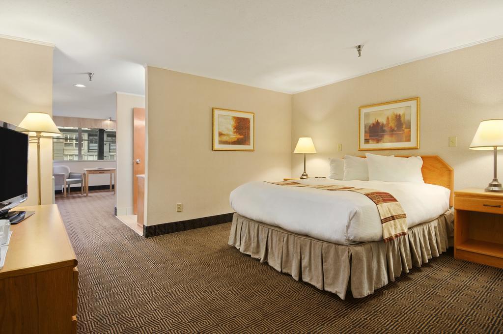 Hotel Ramada Exhibition Park 2*
