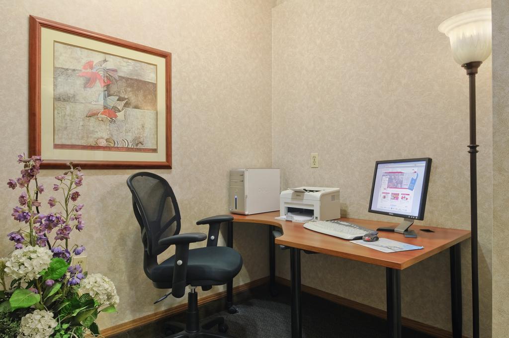 Ramada Exhibition Park Hotel 2*