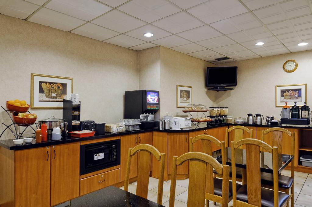 Hotel Ramada Exhibition Park Vancouver