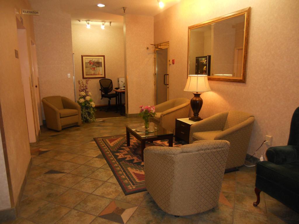 Ramada Exhibition Park 2*
