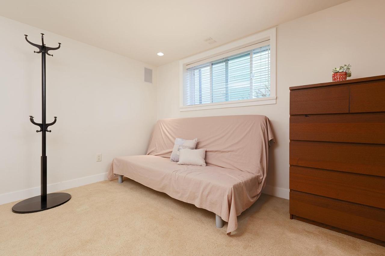 Cozy 3bdr Near Queen Elizabeth Park Holiday home Vancouver