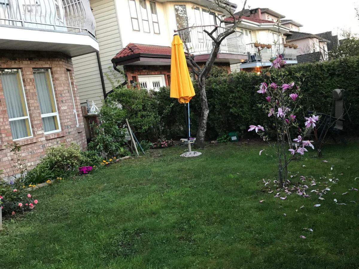 Guest house Shiny Queen Elizabeth Vancouver
