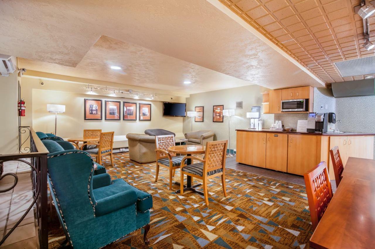 Howard Johnson By Wyndham Downtown 2*
