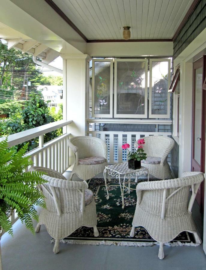 Bed & Breakfast Corkscrew