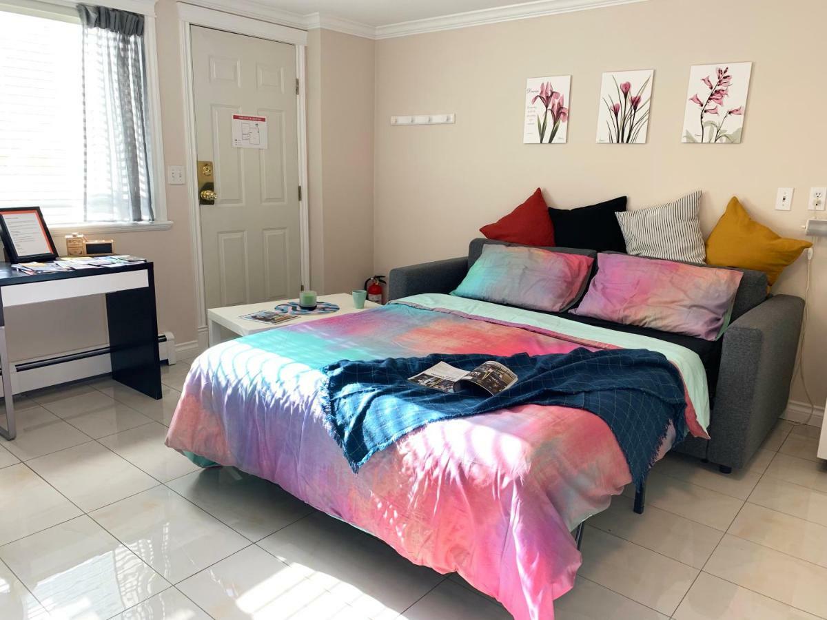 Perfect Location - Tidy & Comfy 5 Mins To Skytrain & Restaurant & Banks, 2 Stops To Metrotown, 5 Stops To Downtown *