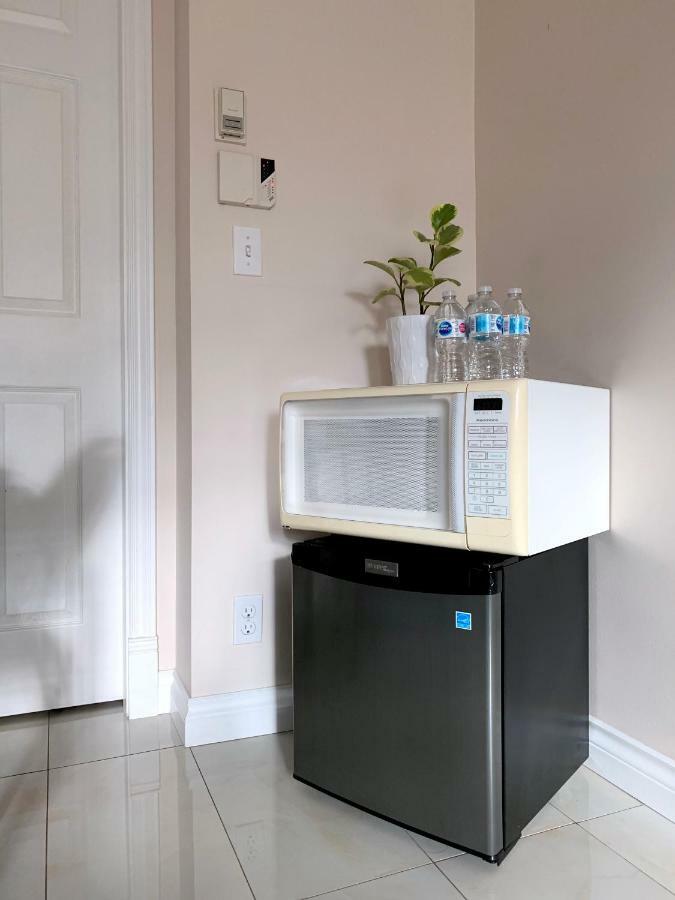 Villa Perfect Location - Tidy & Comfy 5 Mins To Skytrain & Restaurant & Banks, 2 Stops To Metrotown, 5 Stops To Downtown