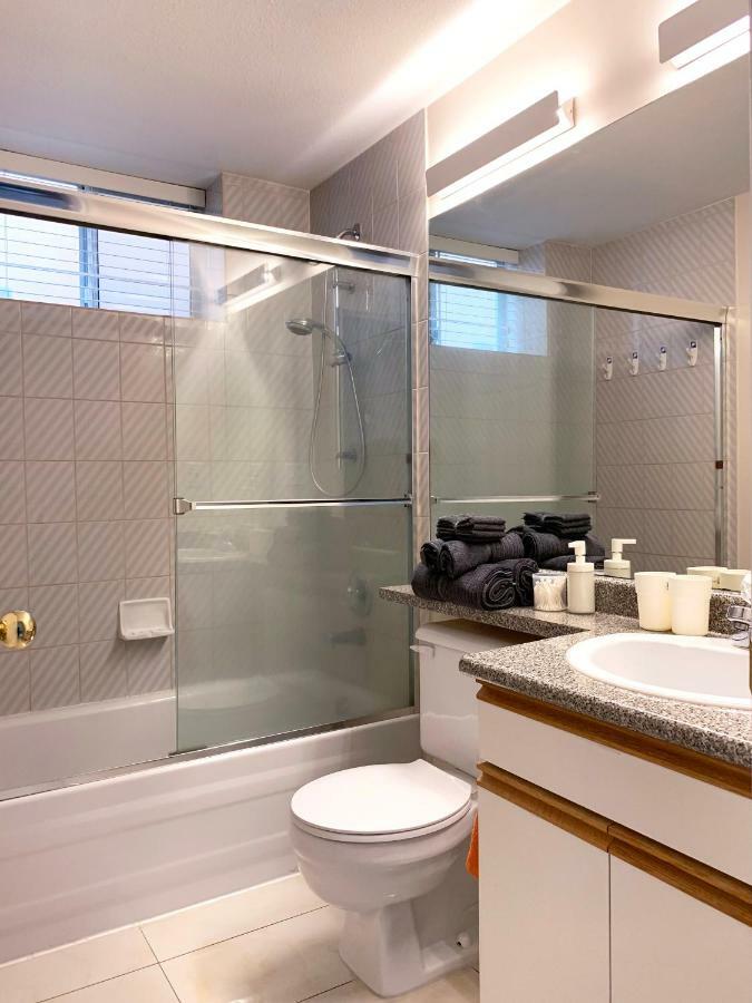 Perfect Location - Tidy & Comfy 5 Mins To Skytrain & Restaurant & Banks, 2 Stops To Metrotown, 5 Stops To Downtown Villa *