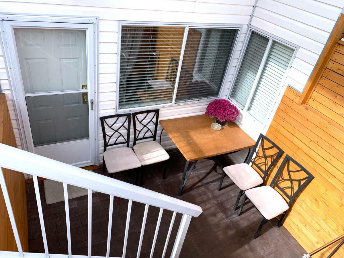 Villa Perfect Location - Tidy & Comfy 5 Mins To Skytrain & Restaurant & Banks, 2 Stops To Metrotown, 5 Stops To Downtown