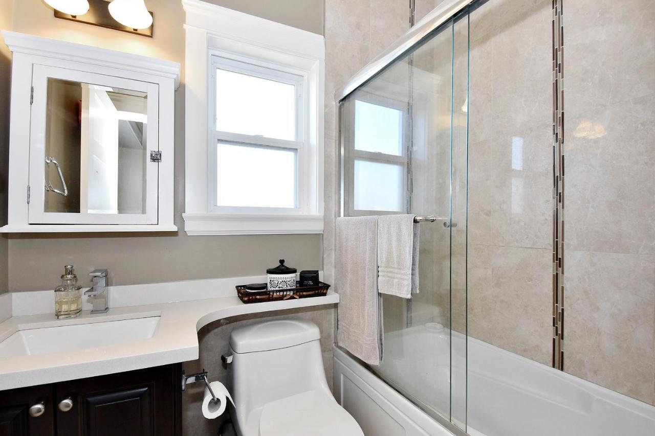 Guest house Rare Find Exquisitely New Quiet & Safe Skytrain *