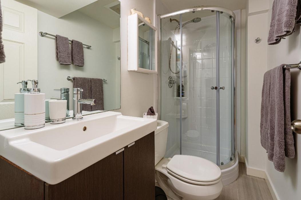 West Side 1br Dunbar Garden Apartment Vancouver