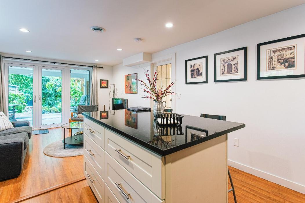 West Side 1br Dunbar Garden Apartment *