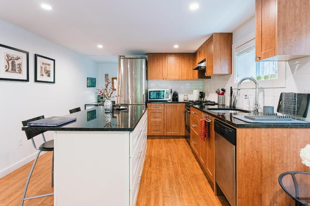 Apartment West Side 1br Dunbar Garden